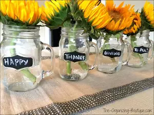 Check out these delicious Thanksgiving dinner ideas and Thanksgiving countdown time line. You'll be thankful you did!