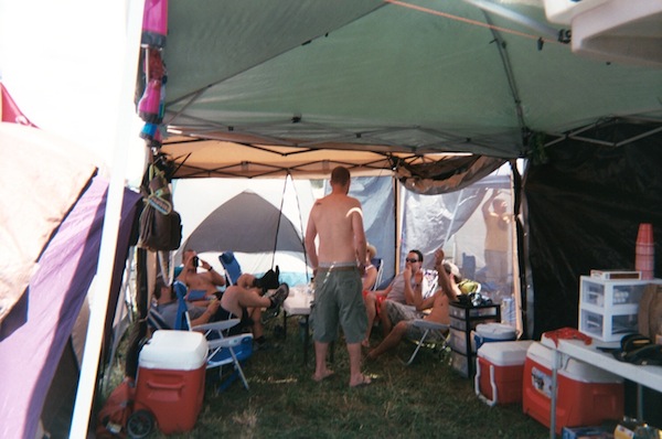 Going to the Bonnaroo music and arts festival or any other festivals? Check out this must-have list of things to pack for camping at the Bonnaroo fest!