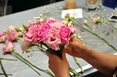 A Guide To Diy Hand Tied Bridal Bouquet