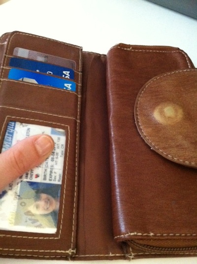Is your wallet a mess or looking for a rfid wallet? Here are easy tips for organizing it as well as some great credit card organizers!