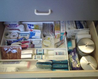organize bathroom drawers