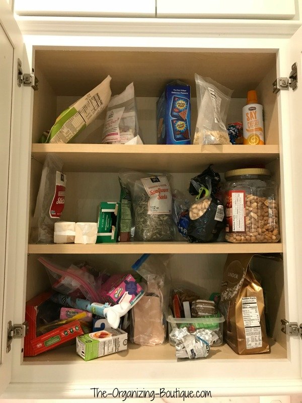 I helped a client organize her kitchen pantry storage cabinet, and she loves it. Come check out the before and after photos as well as the products we used!