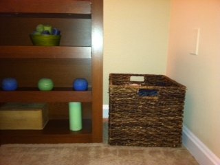 organizing the home: bedroom basket